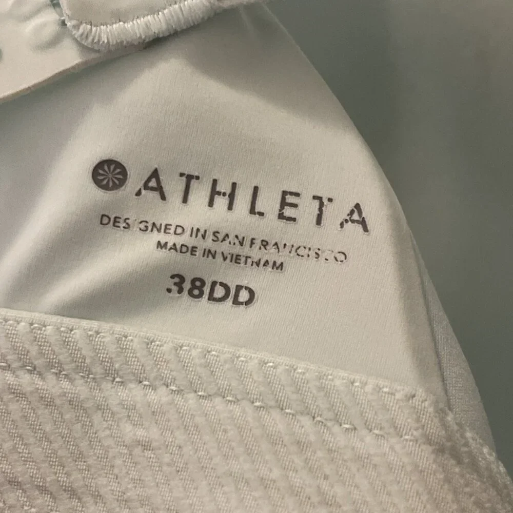 Athleta Womens Sports Bra‎ Size 38DD Sea Foam Blue Cross Strap Back Soft Cup